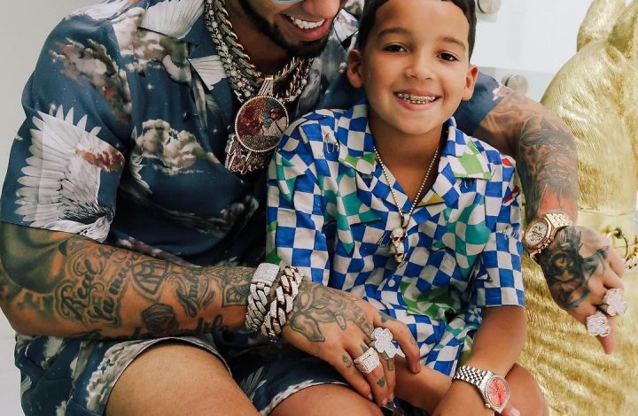 anuel-aa-and-his-son-pablo-spend-father/son-time-in-full-amiri-looks