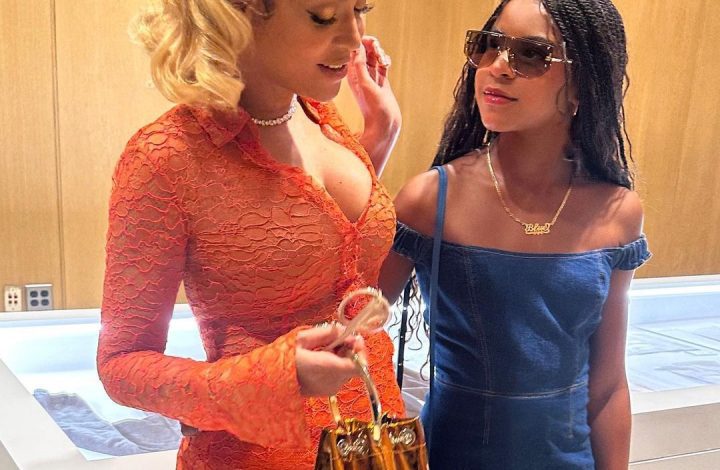 beyonce-attends-jay-z’s-book-of-hov-book-signing-with-blue-ivy-in-orange-laquan-smith-lace-top-and-sequin-skirt
