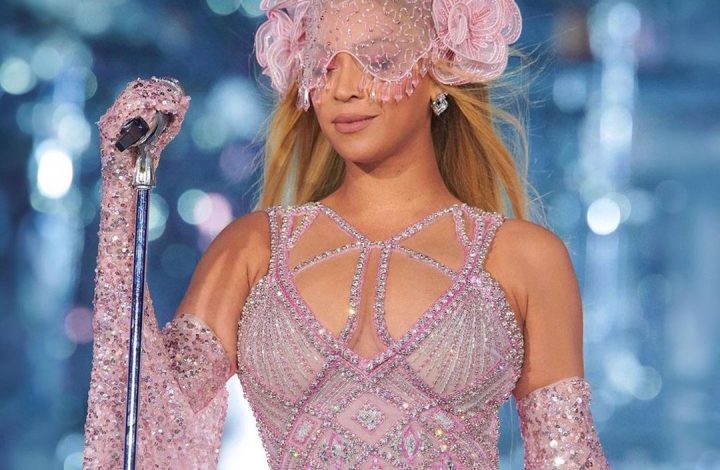 beyonce-sparkled-in-custom-barbiecore-gown-by-georges-hobeika-for-the-renaissance-world-tour