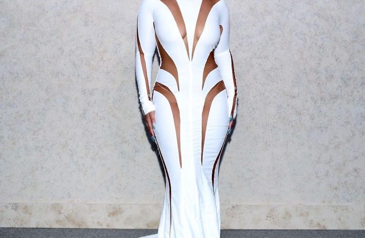 chloe-bailey-attended-the-hall-of-fame-induction-for-dwayne-wade-in-a-$2,010-white-mugler-spiral-illusion-dress