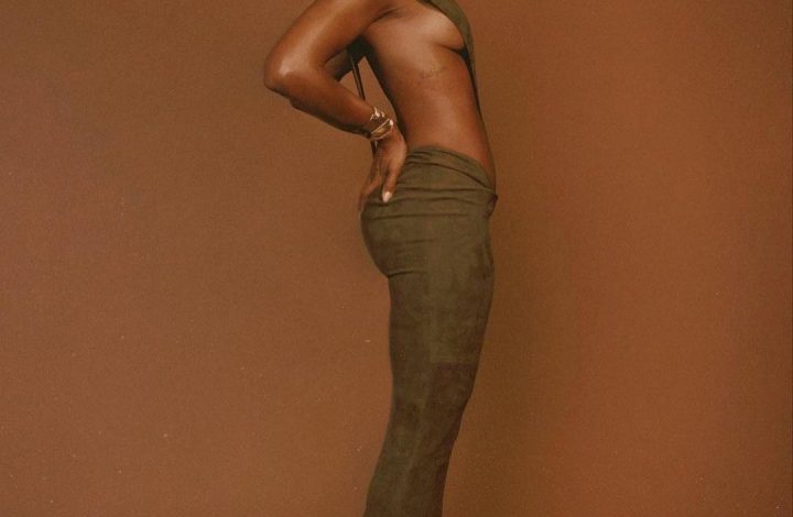 kelly-rowland-stunned-in-a-$1,000-olive-green-laquan-smith-high-cut-bodysuit-with-a-matching-$1,300-maxi-suede-skirt