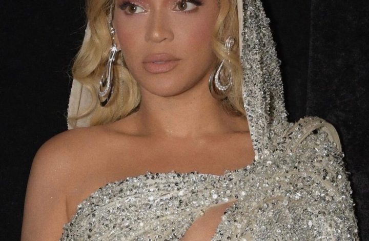 bomb-beauty-product:-the-details-behind-the-sold-out-setting-spray-that-kept-beyonce’s-makeup-flawless-during-her-renaissance-show-in-the-rain