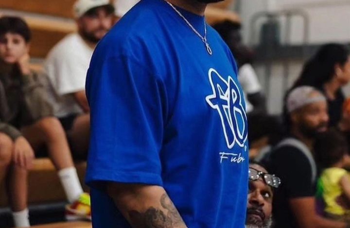 drake’s-debuts-new-hairstyle-and-a-vintage-fubu-shirt