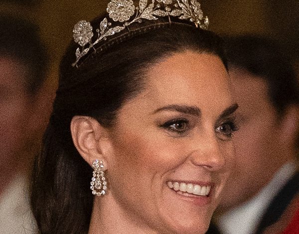the-princess-of-wales-in-jenny-packham-and-a-surprising-tiara-at-state-dinner