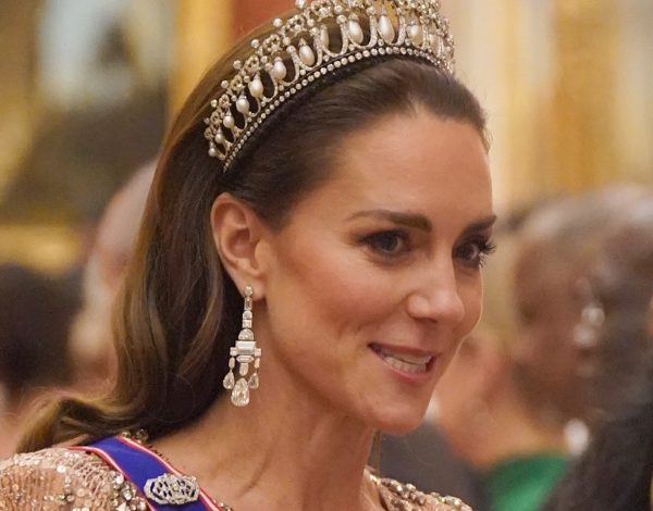 it’s-jenny-packham-and-the-lover’s-knot-tiara-for-the-2023-diplomatic-reception