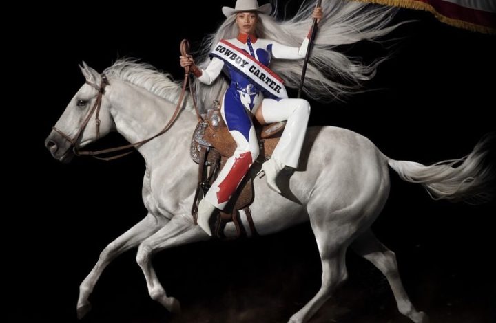 beyonce-unveiled-the-cover-of-her-‘cowboy-carter’-album-in-a-patriotic-latex-cowboy-look