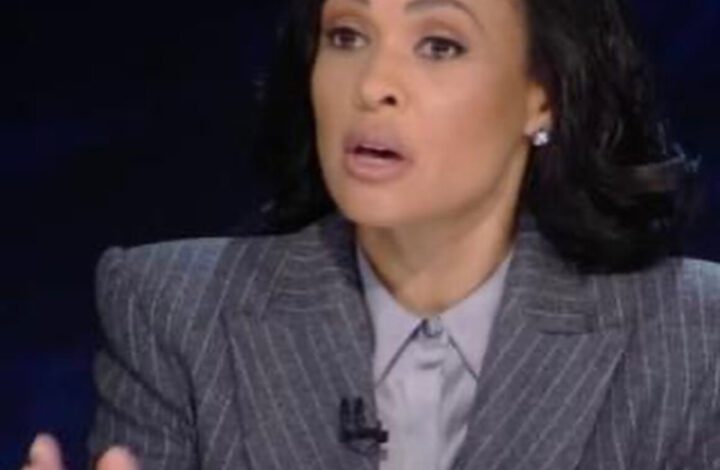 linsey-davis-wears-alex-perry-gray-pinstriped-suit-to-moderate-the-presidential-debate-2024